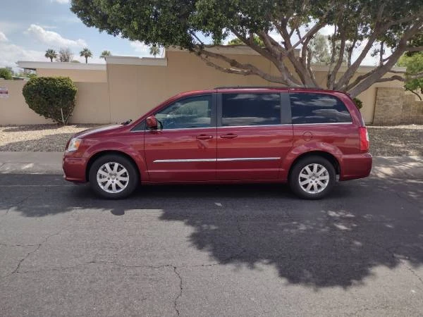 2016 Chrysler Town & Country - Image 8 of 16