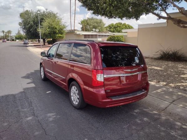2016 Chrysler Town & Country - Image 4 of 16