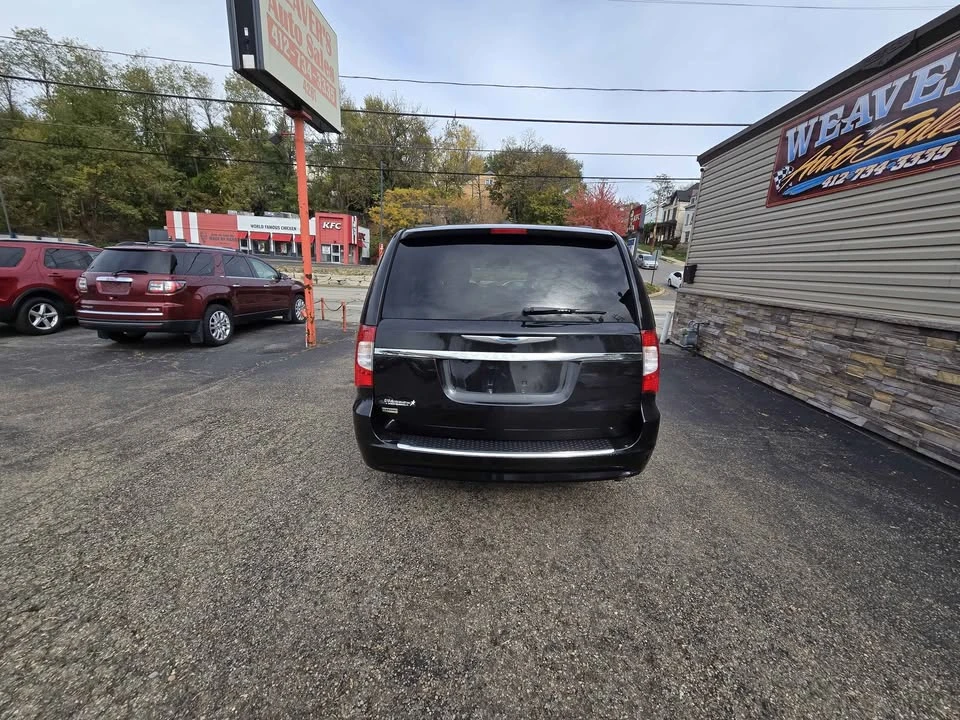 2016 Chrysler Town & Country - Image 10 of 10