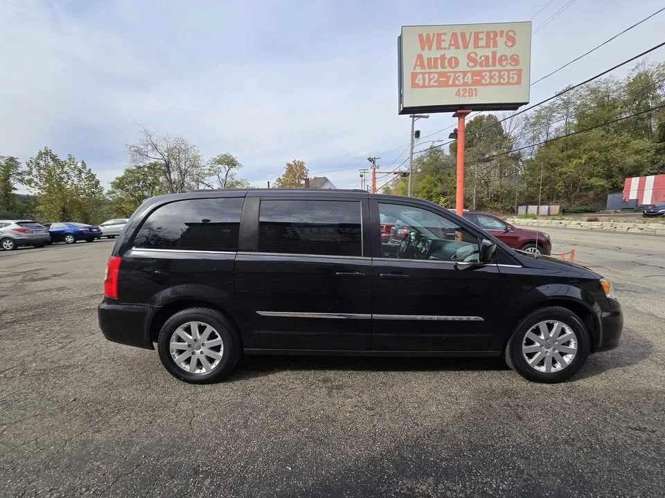 2016 Chrysler Town & Country - Image 4 of 10