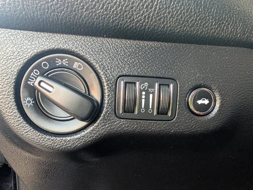 2016 Dodge Challenger 3rd Gen - Image 11 of 13