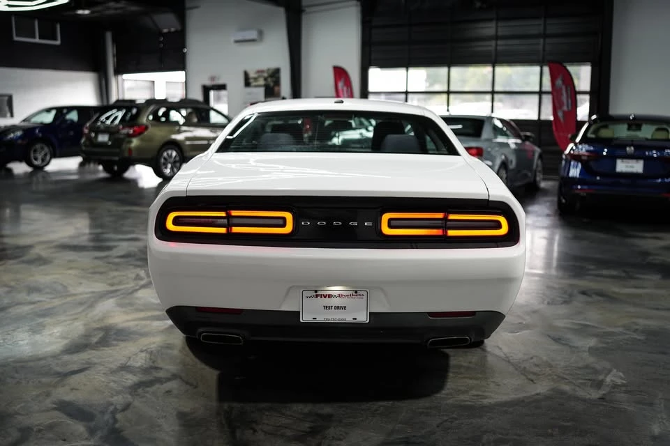 2016 Dodge Challenger 3rd Gen - Image 9 of 18
