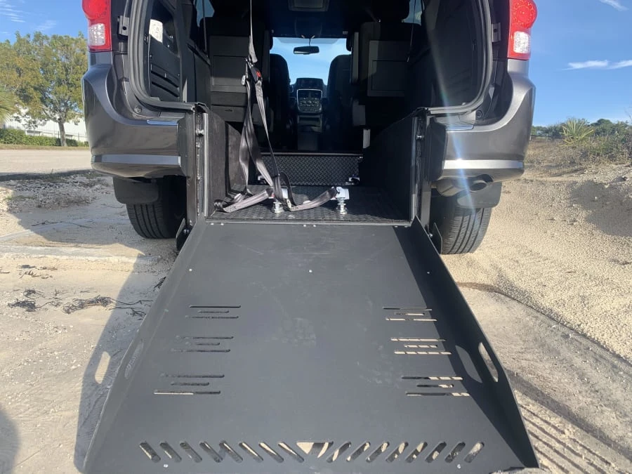 2016 Dodge Caravan - Image 6 of 8
