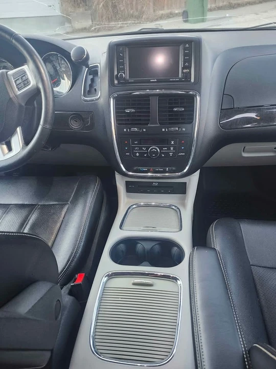 2016 Dodge Caravan - Image 6 of 10