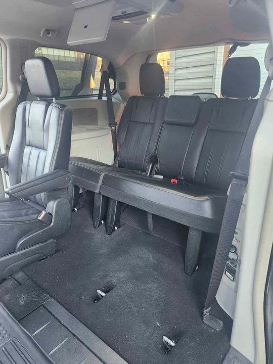 2016 Dodge Caravan - Image 8 of 10
