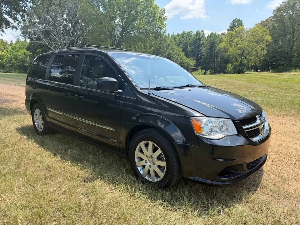 2016 Dodge Caravan - Image 2 of 7