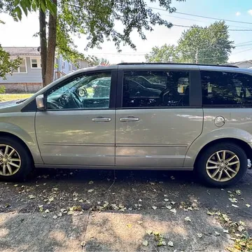 2016 Dodge Caravan Sport Minivan 4D