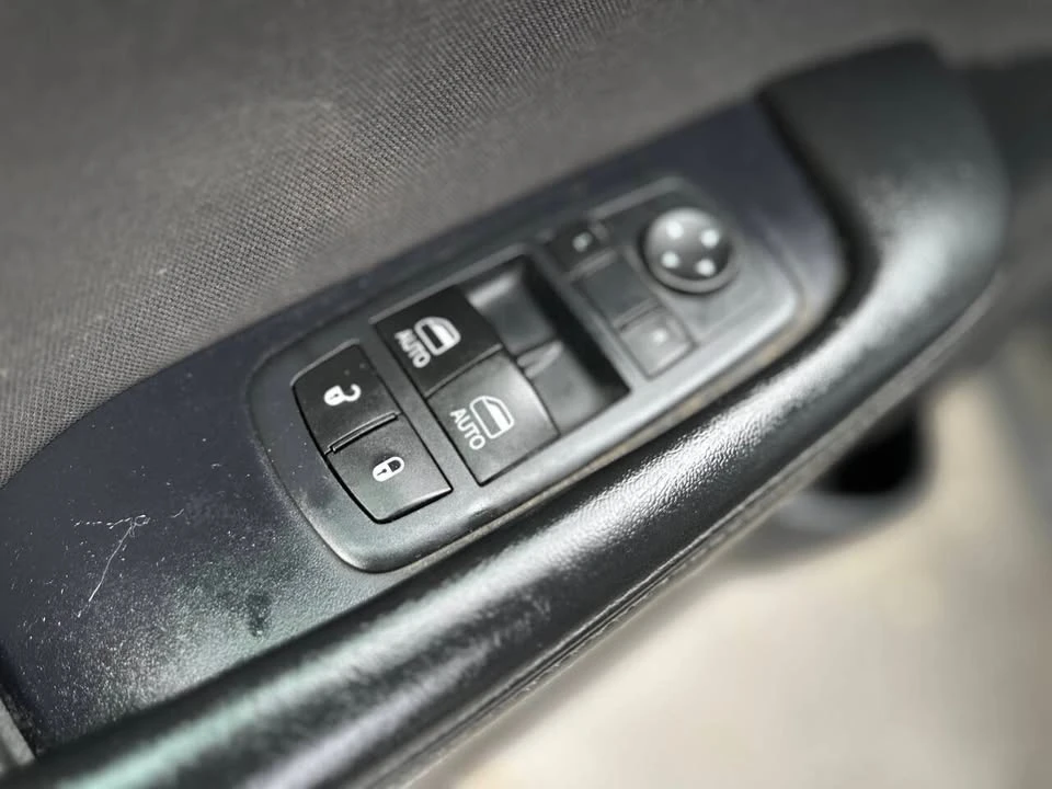 2016 Dodge Challenger 3rd Gen - Image 15 of 17