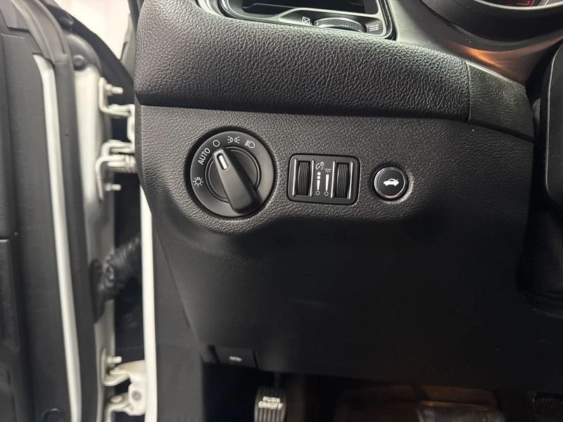 2016 Dodge Challenger - Image 11 of 18