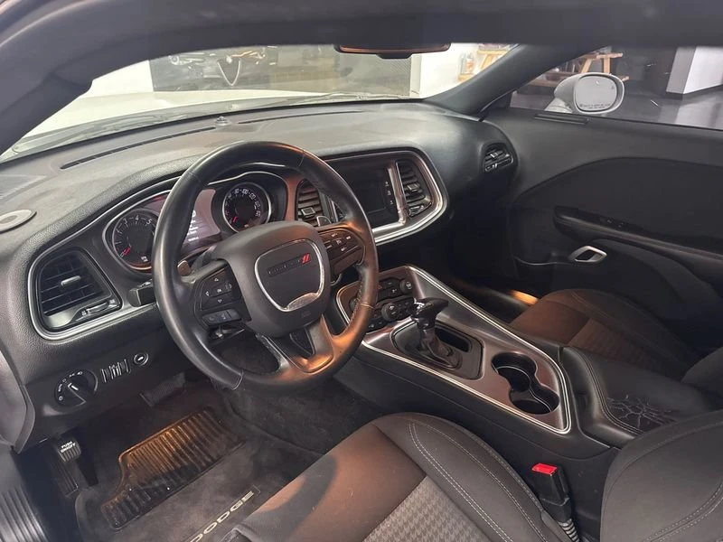 2016 Dodge Challenger - Image 8 of 18