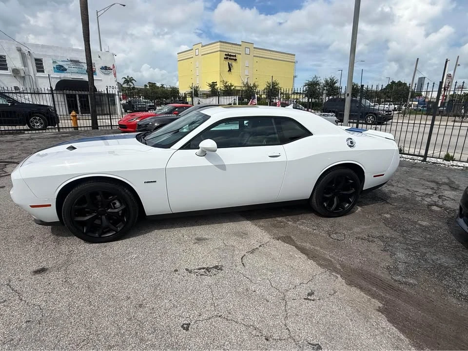 2016 Dodge Challenger 3rd Gen - Image 2 of 5