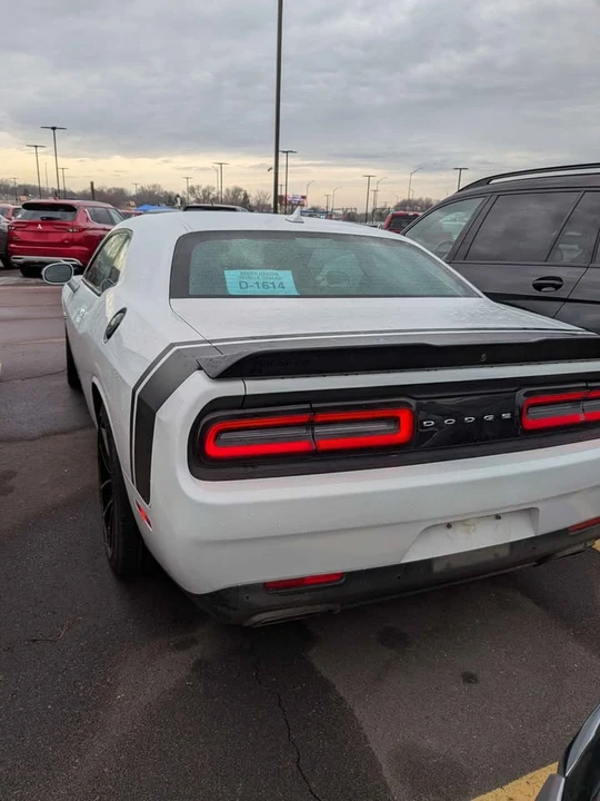 2016 Dodge Challenger 3rd Gen - Image 2 of 7