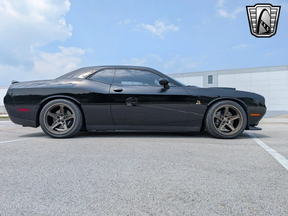 2016 Dodge Challenger SRT8 & 392 3rd Gen - Image 9 of 12