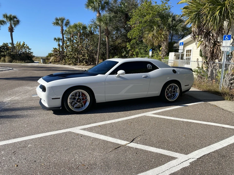 2016 Dodge Challenger SRT Hellcat 3rd Gen - Image 9 of 15