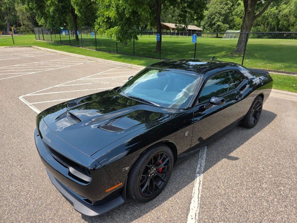 2016 Dodge Challenger SRT Hellcat 3rd Gen - Image 27 of 31