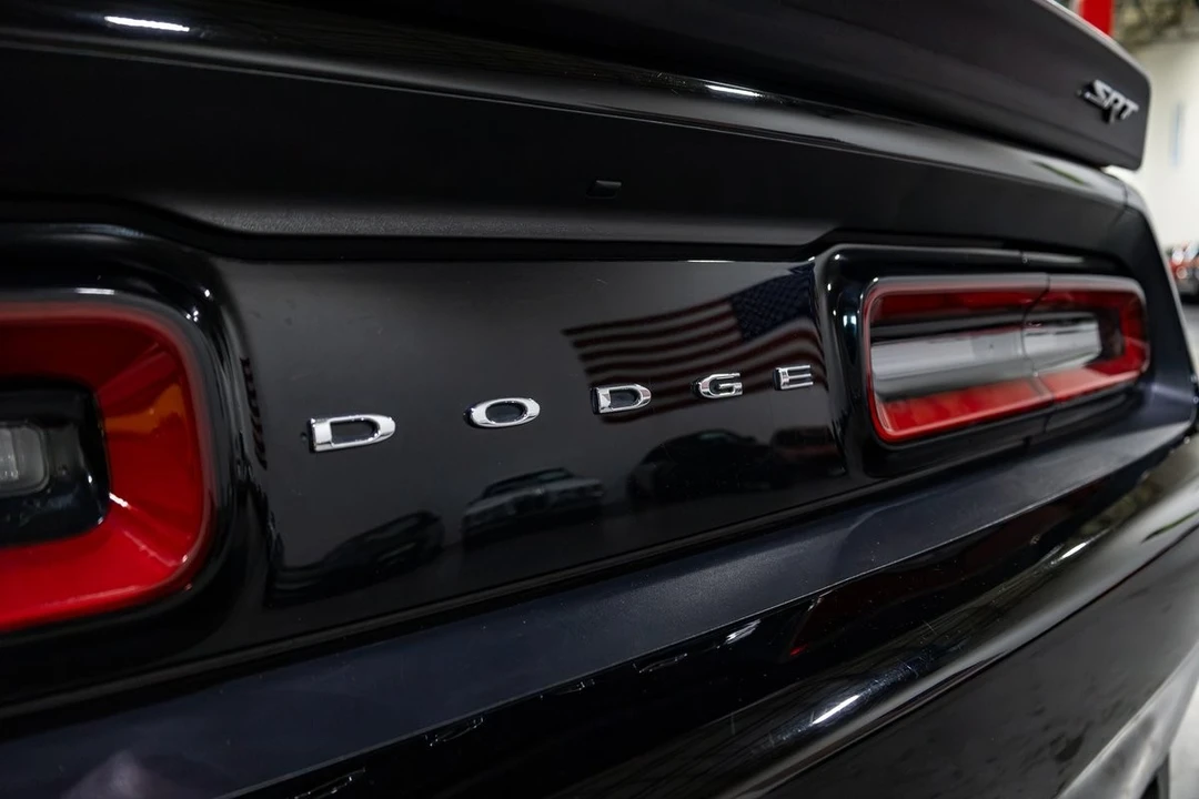 2016 Dodge Challenger SRT Hellcat 3rd Gen - Image 24 of 31
