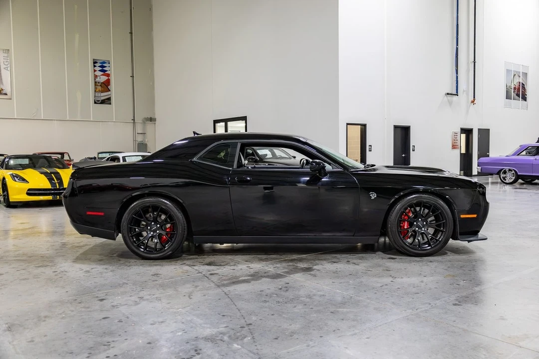 2016 Dodge Challenger SRT Hellcat 3rd Gen - Image 8 of 31