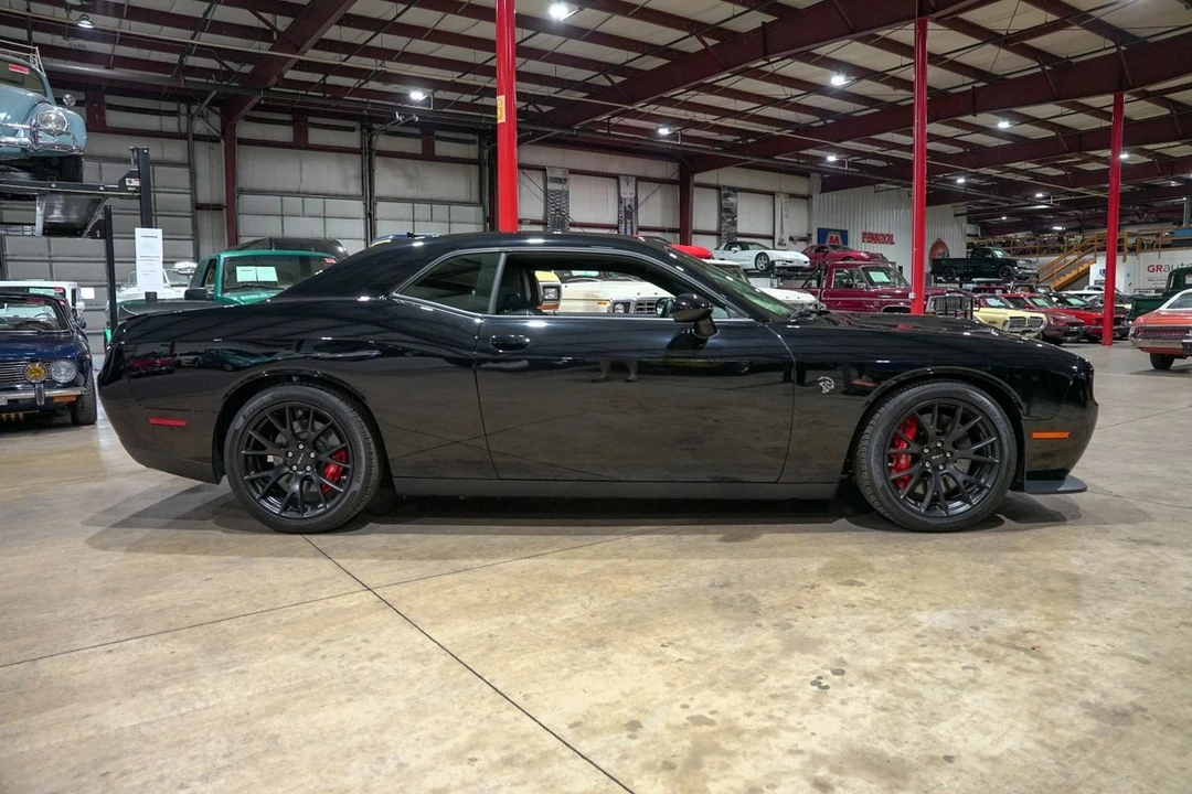2016 Dodge Challenger SRT Hellcat 3rd Gen - Image 9 of 13