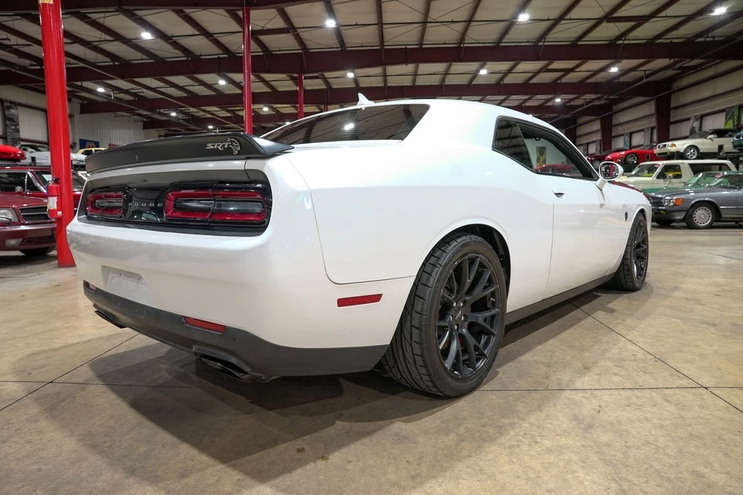 2016 Dodge Challenger SRT Hellcat 3rd Gen - Image 8 of 31