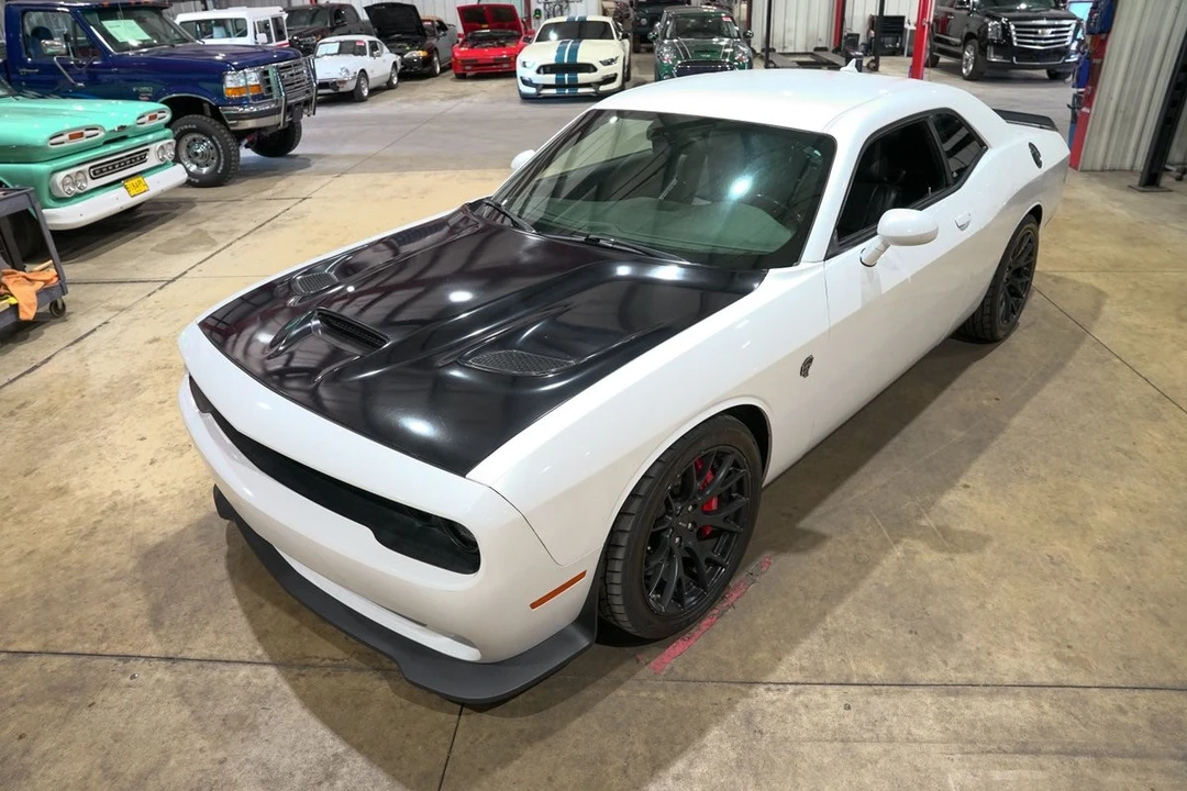 2016 Dodge Challenger SRT Hellcat 3rd Gen - Image 15 of 31