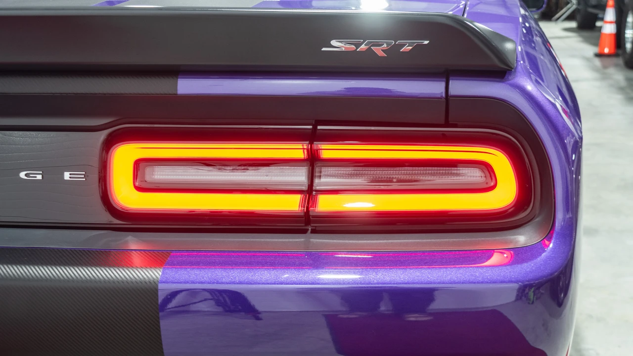 2016 Dodge Challenger SRT Hellcat 3rd Gen - Image 15 of 31