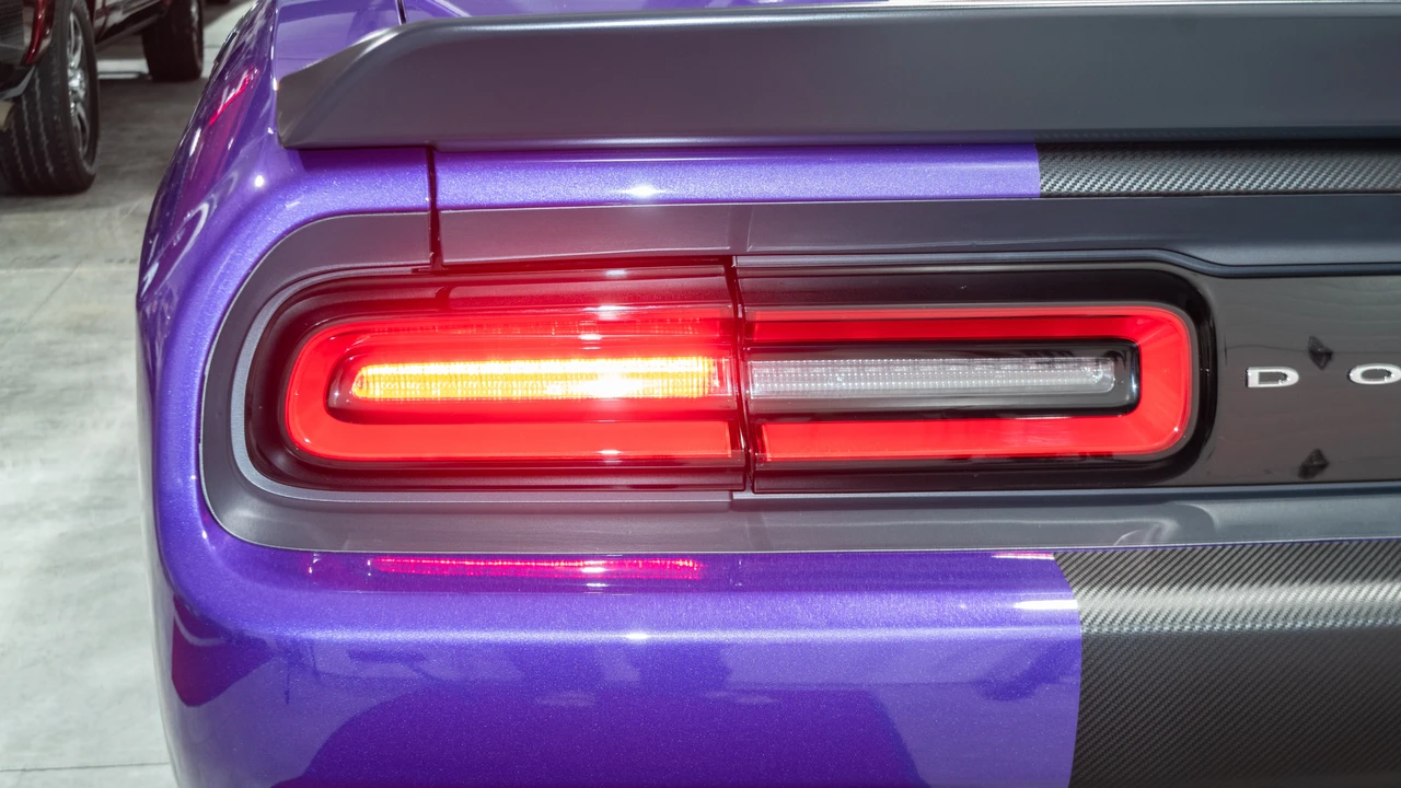 2016 Dodge Challenger SRT Hellcat 3rd Gen - Image 13 of 31