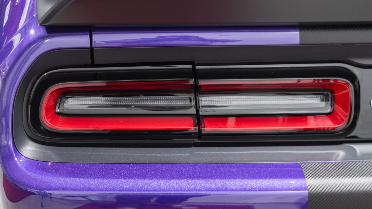 2016 Dodge Challenger SRT Hellcat 3rd Gen - Image 16 of 31