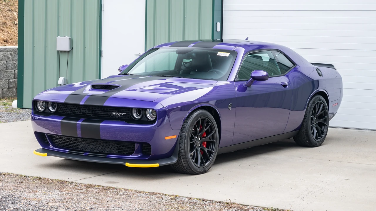 2016 Dodge Challenger SRT Hellcat 3rd Gen - Image 8 of 31