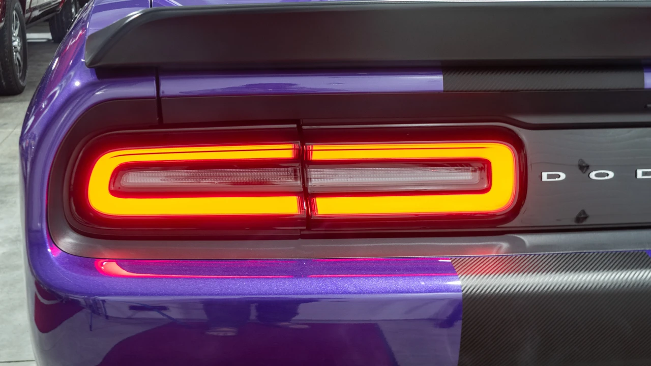 2016 Dodge Challenger SRT Hellcat 3rd Gen - Image 14 of 31