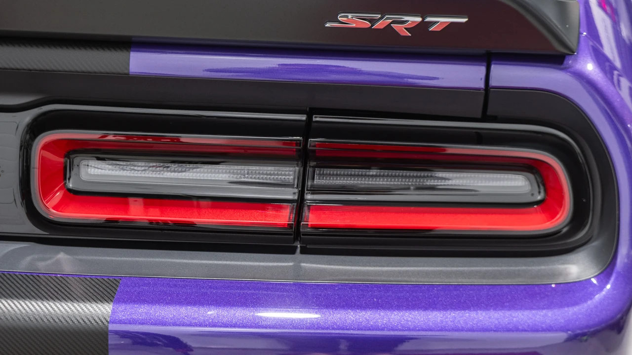 2016 Dodge Challenger SRT Hellcat 3rd Gen - Image 17 of 31