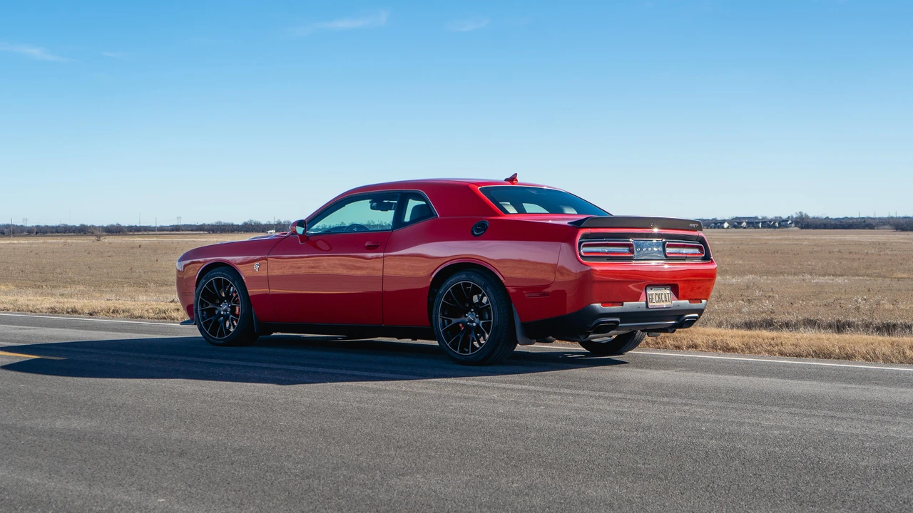 2016 Dodge Challenger SRT Hellcat 3rd Gen - Image 10 of 31