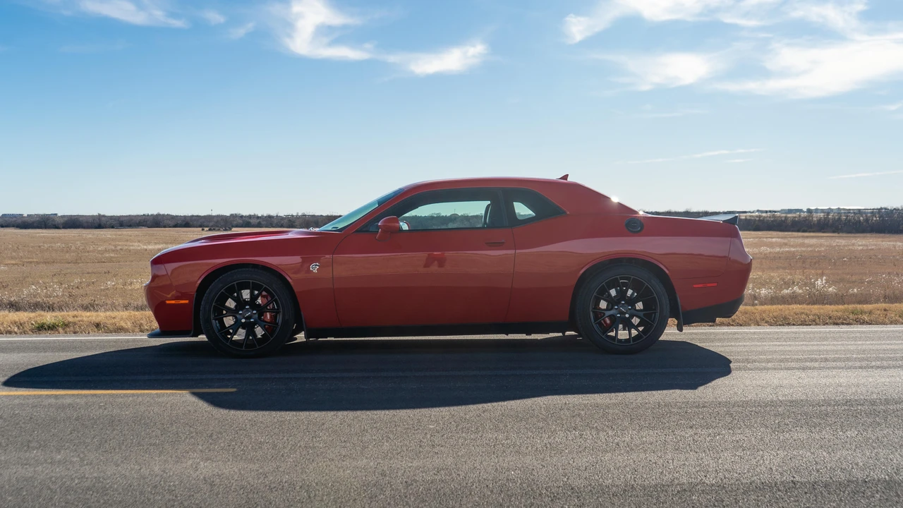 2016 Dodge Challenger SRT Hellcat 3rd Gen - Image 9 of 31