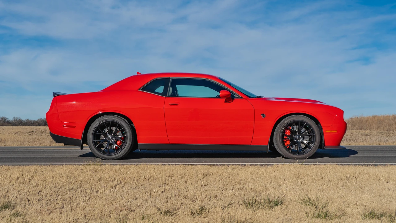 2016 Dodge Challenger SRT Hellcat 3rd Gen - Image 18 of 31