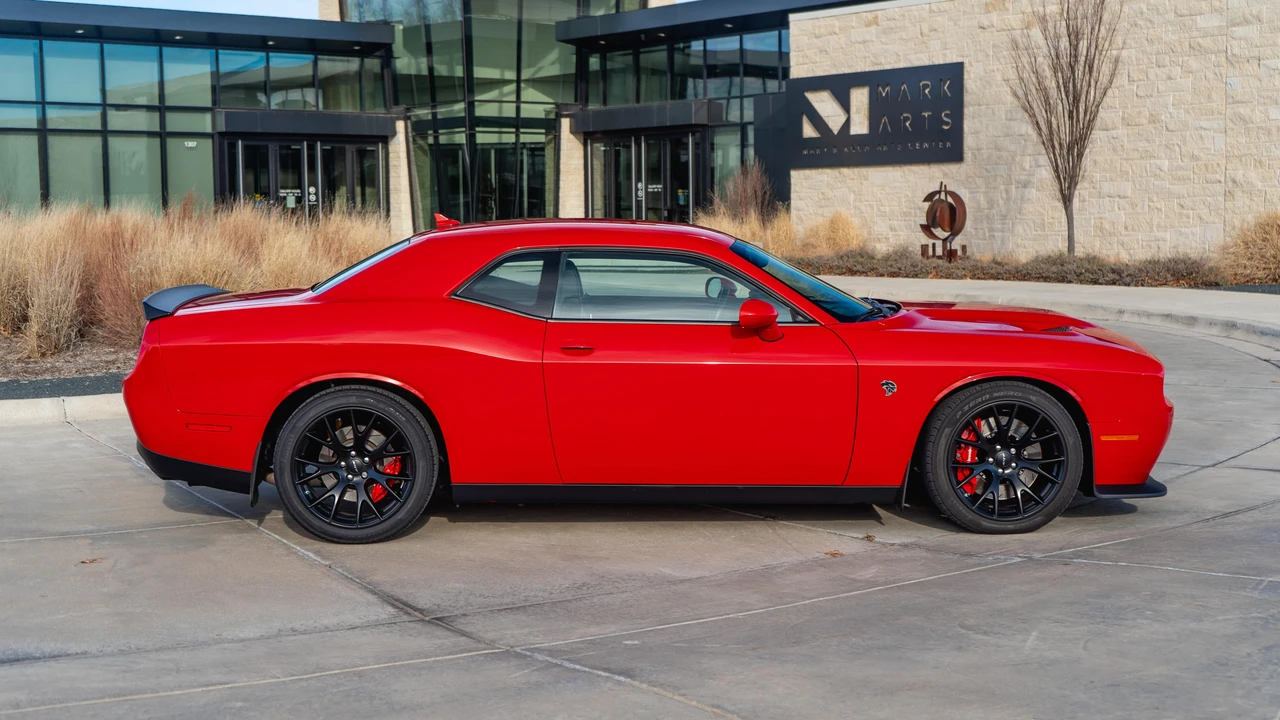 2016 Dodge Challenger SRT Hellcat 3rd Gen - Image 17 of 31