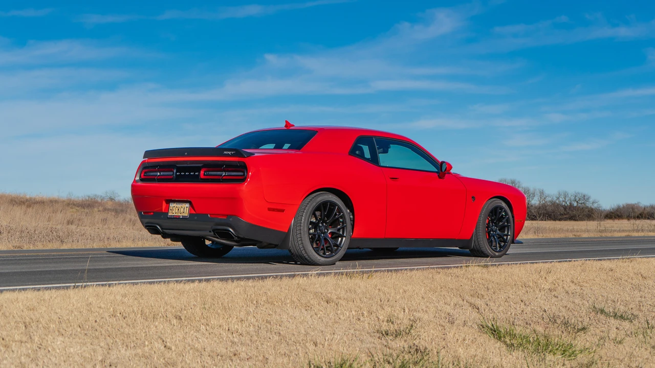 2016 Dodge Challenger SRT Hellcat 3rd Gen - Image 16 of 31