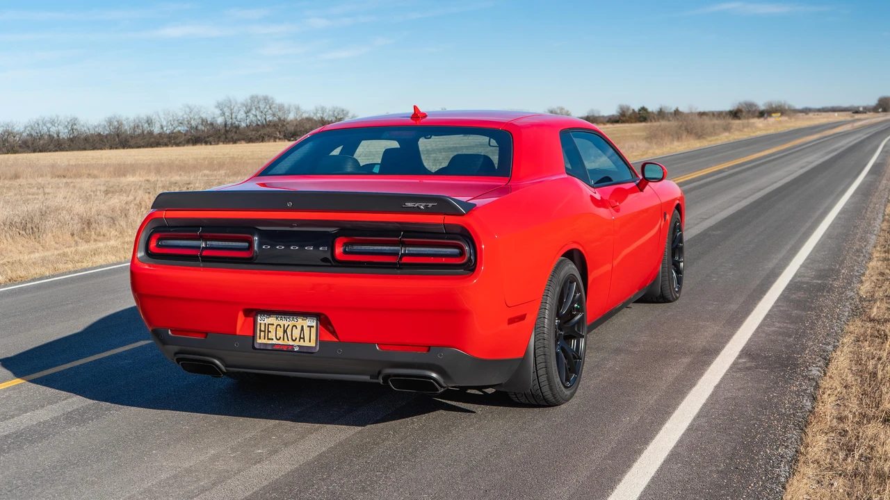 2016 Dodge Challenger SRT Hellcat 3rd Gen - Image 15 of 31