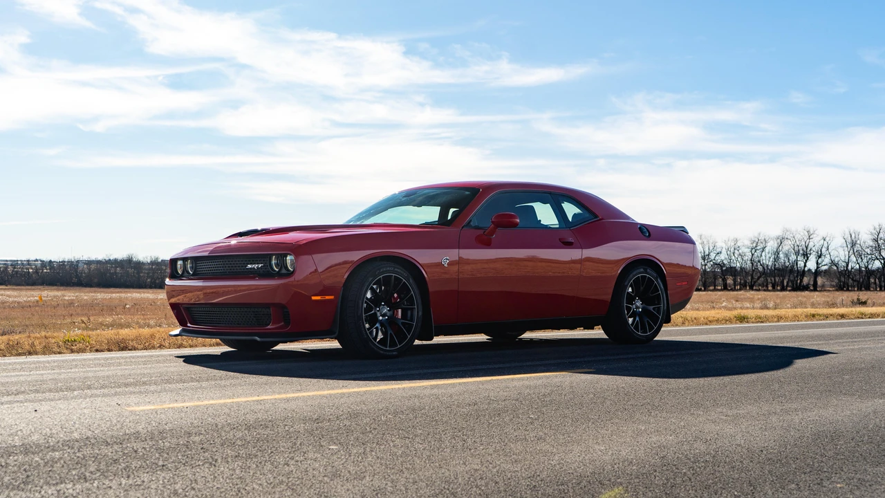 2016 Dodge Challenger SRT Hellcat 3rd Gen - Image 8 of 31