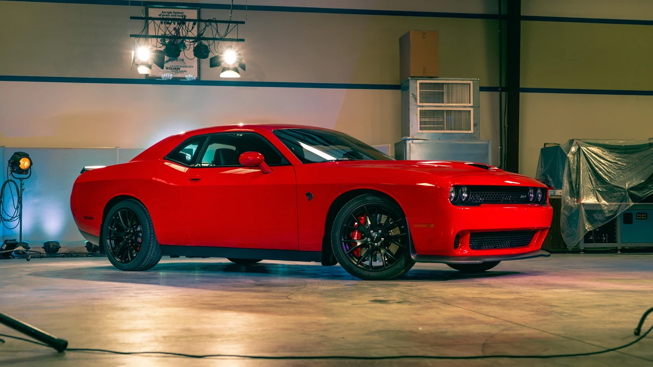 2016 Dodge Challenger SRT Hellcat 3rd Gen - Image 19 of 31