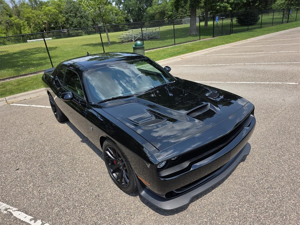 2016 Dodge Challenger SRT Hellcat 3rd Gen - Image 11 of 31