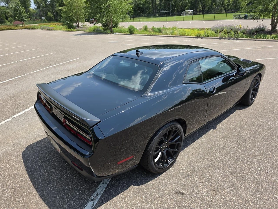2016 Dodge Challenger SRT Hellcat 3rd Gen - Image 13 of 31