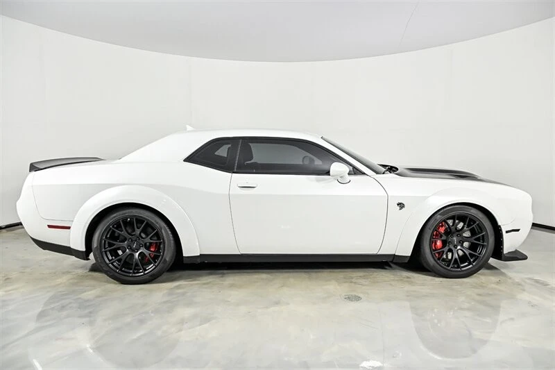 2016 Dodge Challenger SRT Hellcat 3rd Gen - Image 10 of 28