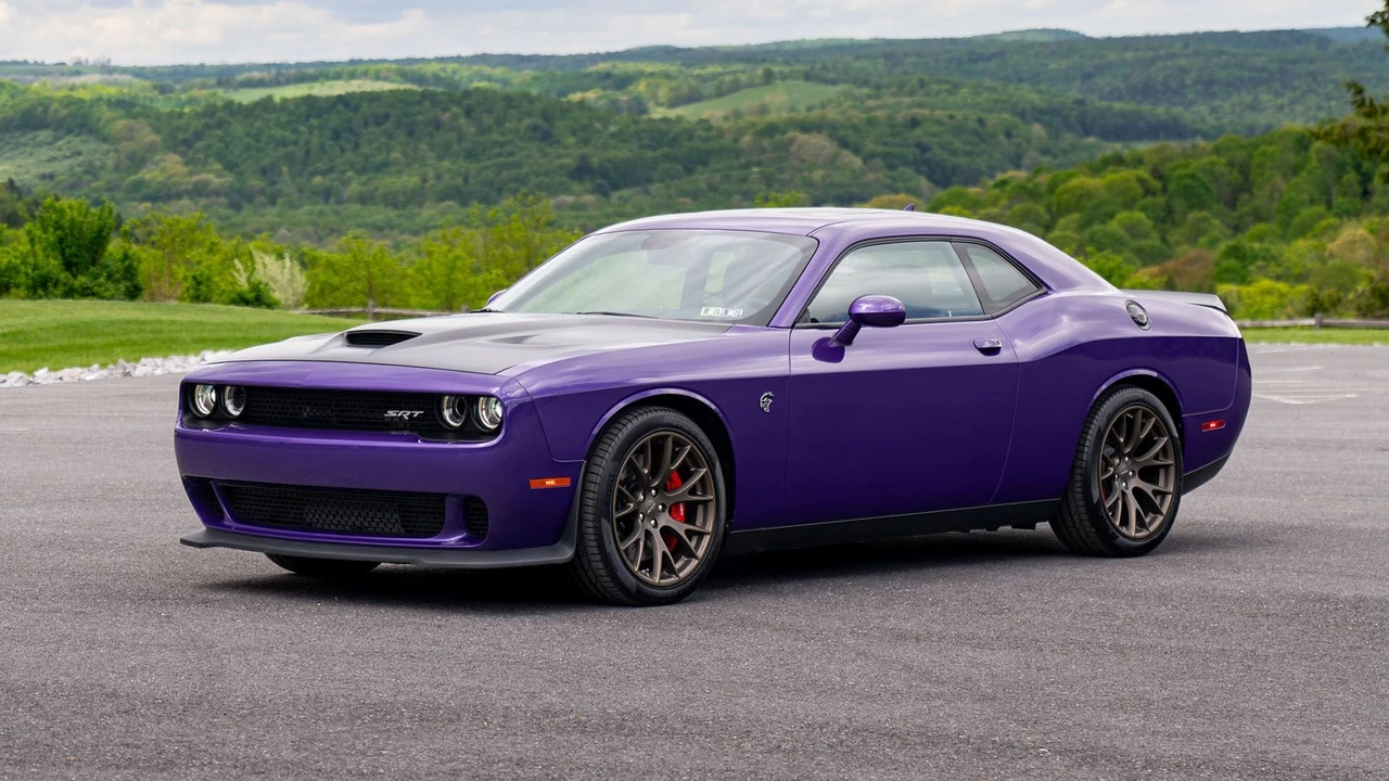 2016 Dodge Challenger SRT Hellcat 3rd Gen - Image 11 of 31