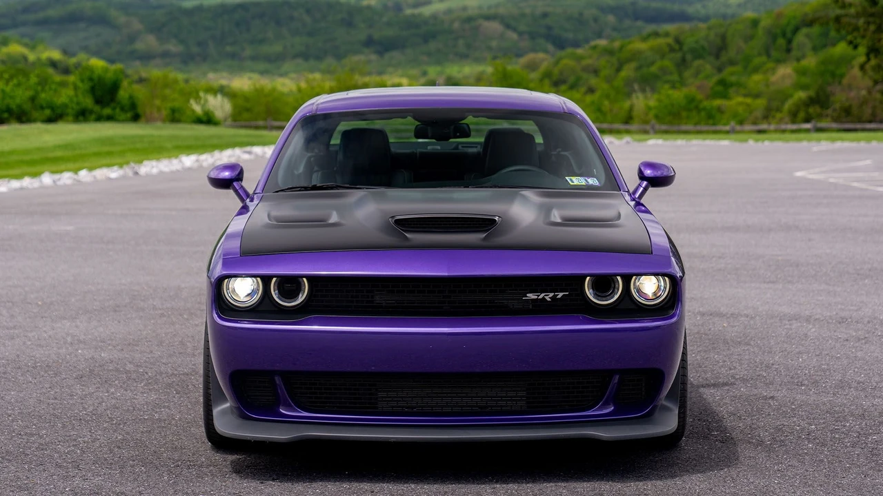 2016 Dodge Challenger SRT Hellcat 3rd Gen - Image 15 of 31