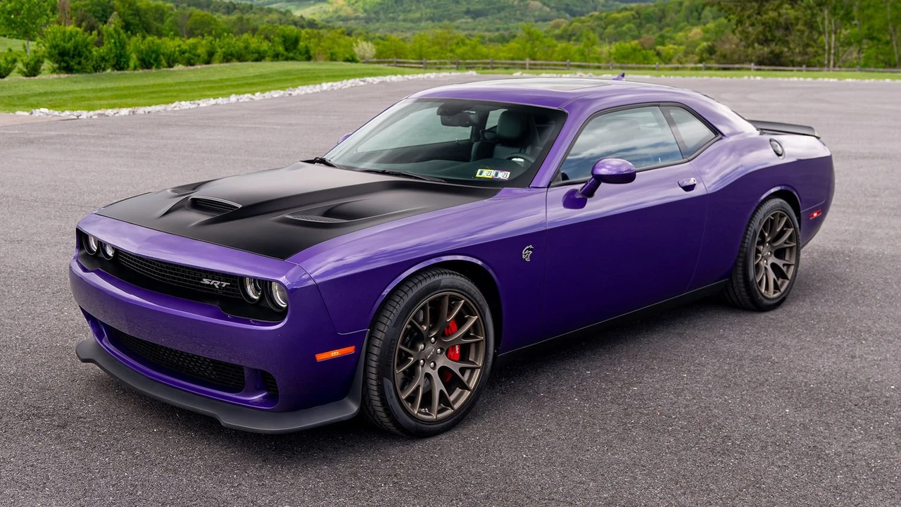 2016 Dodge Challenger SRT Hellcat 3rd Gen - Image 13 of 31