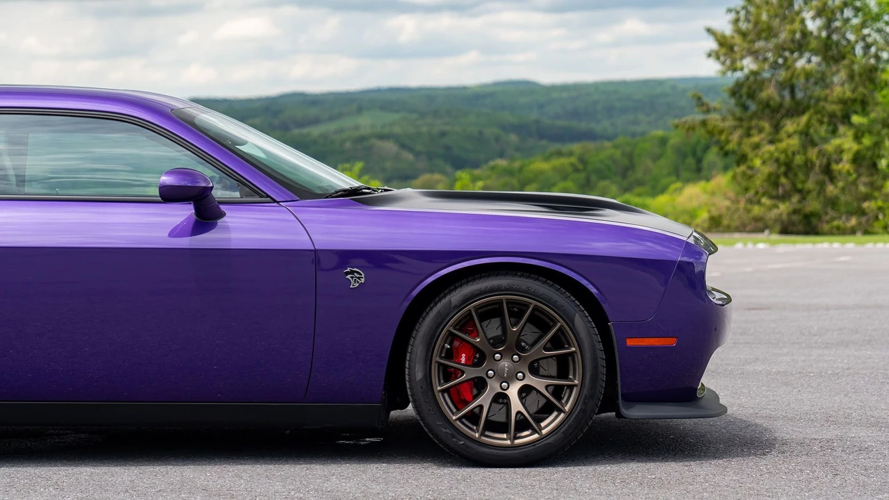 2016 Dodge Challenger SRT Hellcat 3rd Gen - Image 30 of 31