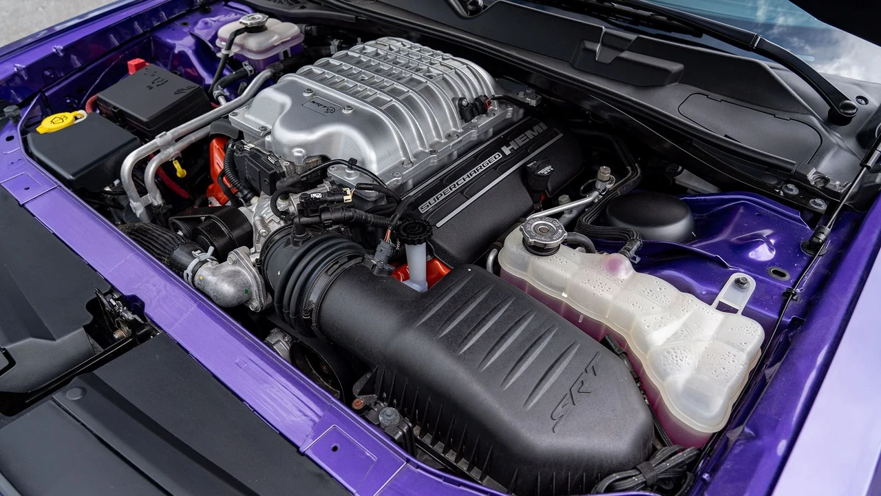 2016 Dodge Challenger SRT Hellcat 3rd Gen - Image 10 of 31