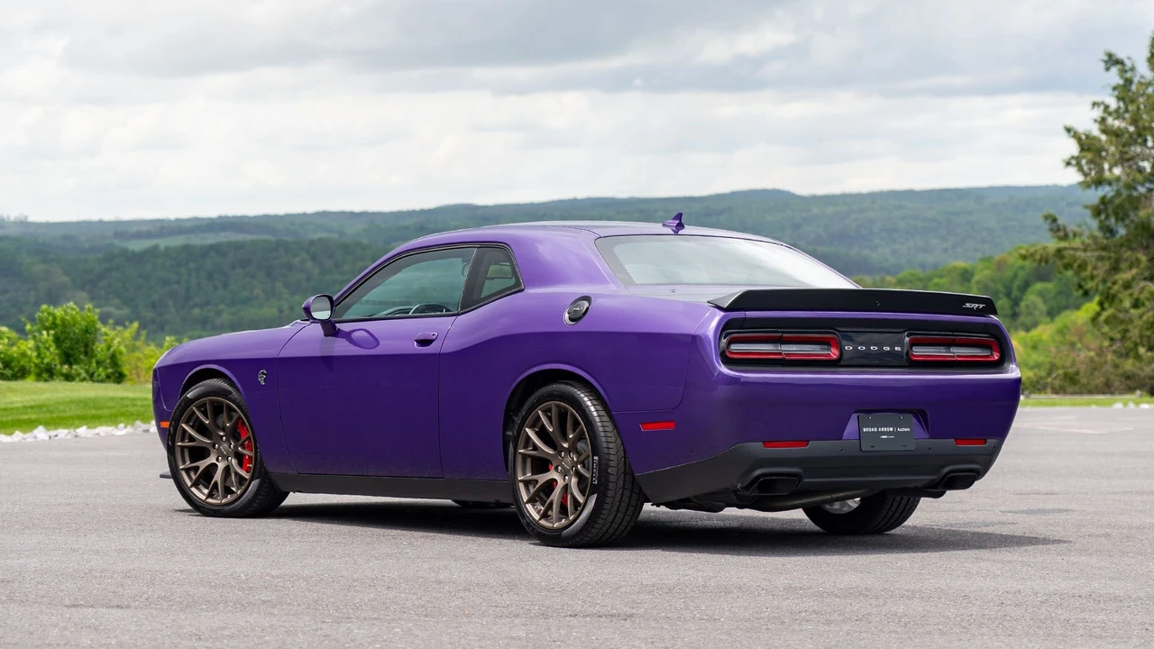 2016 Dodge Challenger SRT Hellcat 3rd Gen - Image 23 of 31