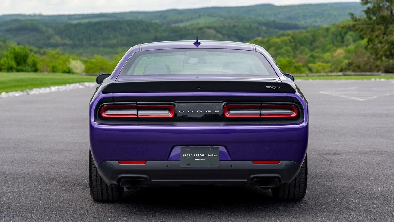 2016 Dodge Challenger SRT Hellcat 3rd Gen - Image 25 of 31