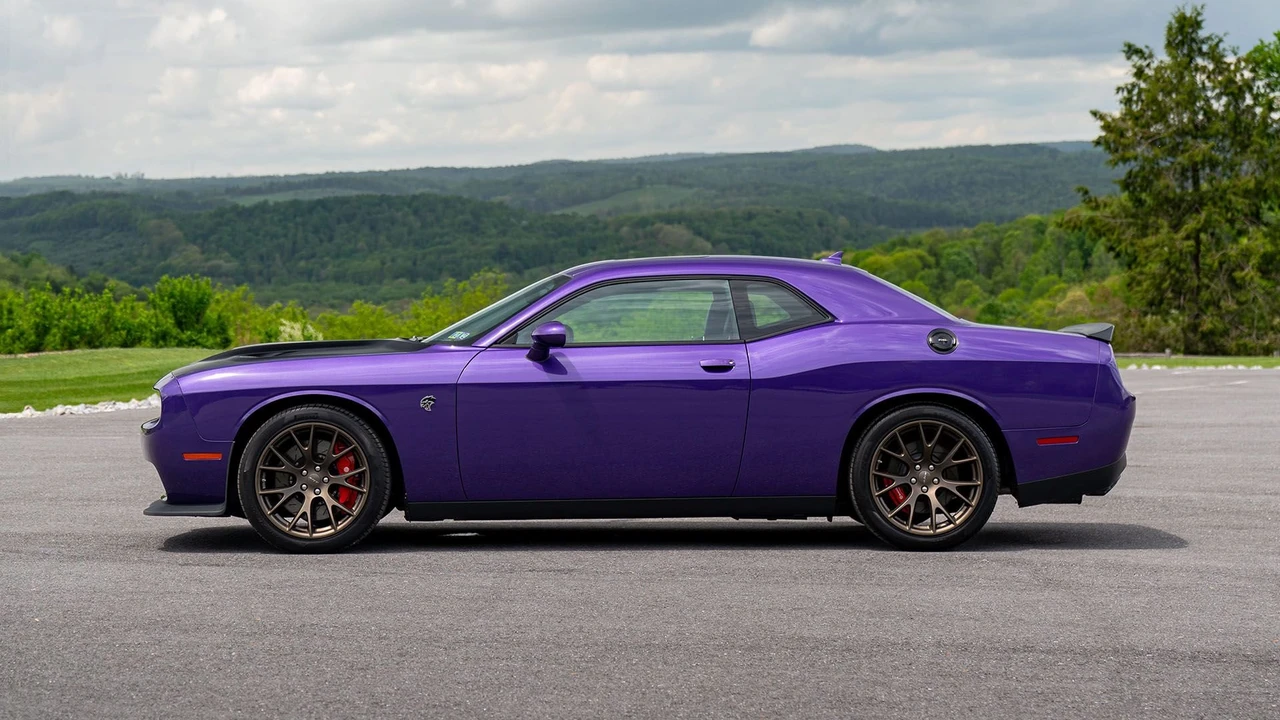 2016 Dodge Challenger SRT Hellcat 3rd Gen - Image 16 of 31