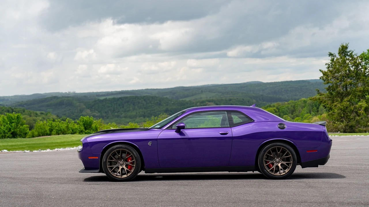 2016 Dodge Challenger SRT Hellcat 3rd Gen - Image 19 of 31